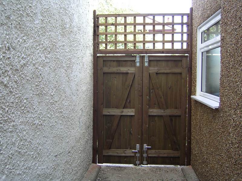 fiited-wooden-gates-surrey
