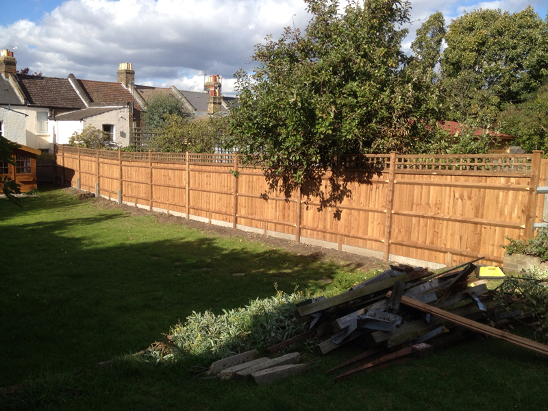traditional-closeboard-fence-panels-surrey